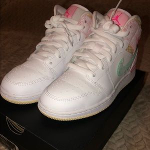 Air Jordan 1 Mid SE GS ‘Ice Cream’